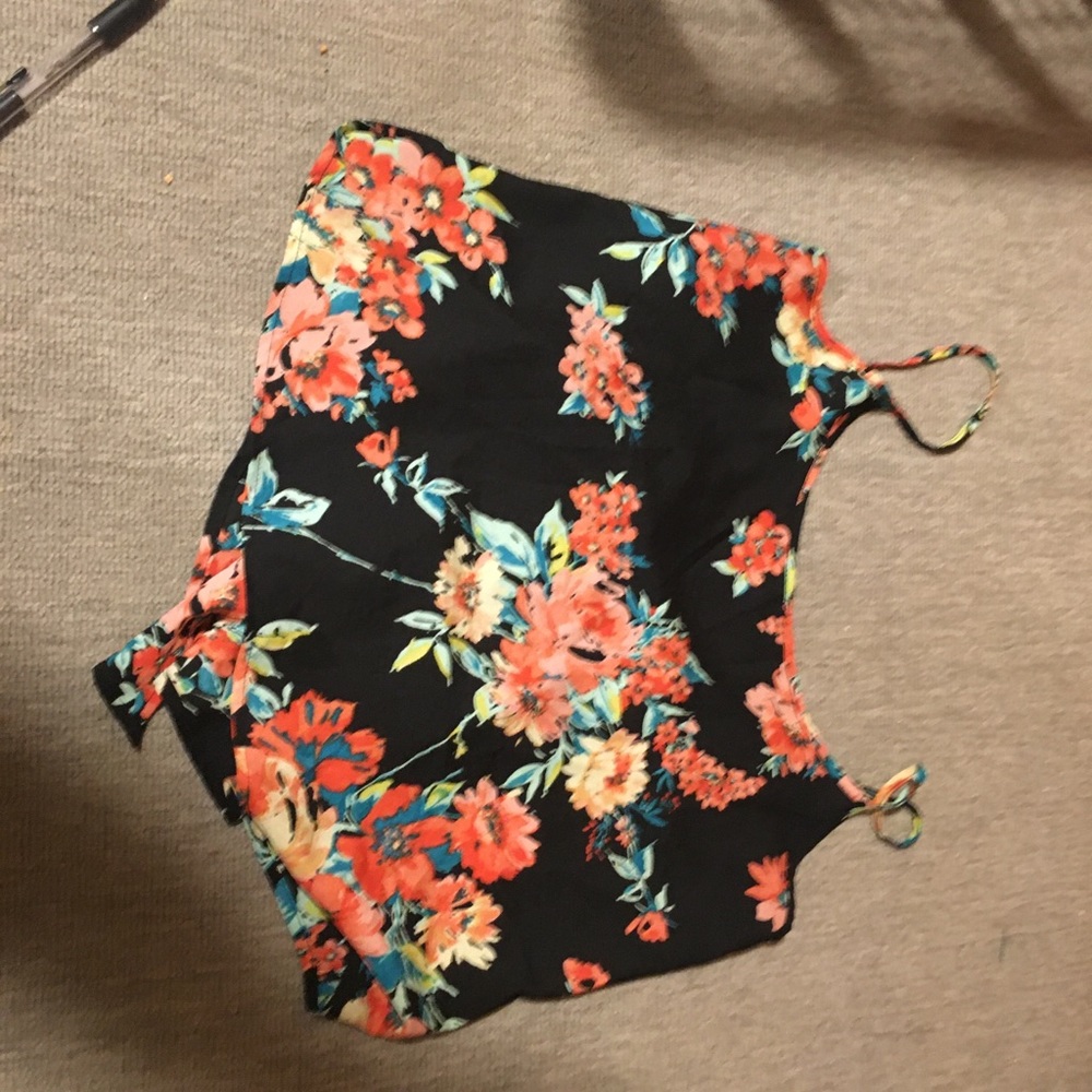 Cute floral loose top with open back
